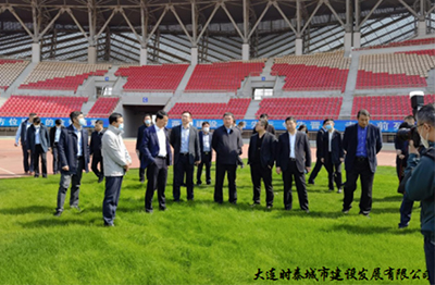 為承辦好足球相關(guān)賽事 大連普灣體育場、大連市青少年足球訓(xùn)練基地 積極進(jìn)行升級(jí)改造工作